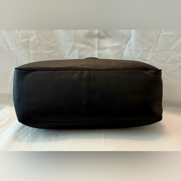 Kate Spade New York black leather shoulder bag very soft quality leather - Picture 5 of 11